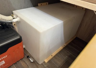 G Max 650 #00 Amp Hr Lithium Battery-30 gal fresh water tank